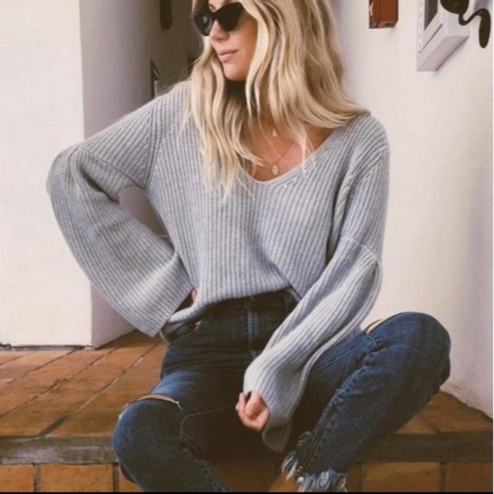 Lovers & Friends Addison gray ribbed knit flared sleeve v cut neckline sweater - Picture 10 of 10